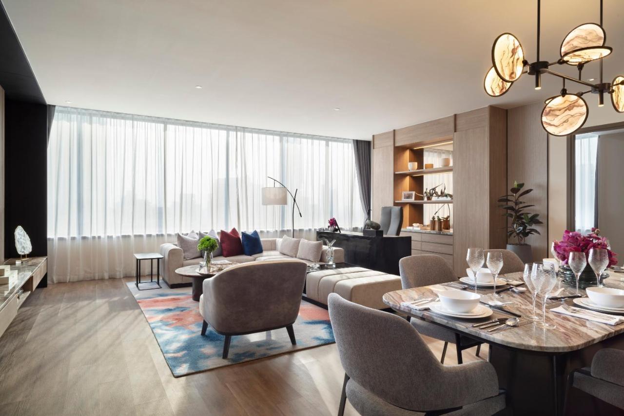 Ascott Embassy Sathorn Bangkok Hotel Kültér fotó A suite at the hotel