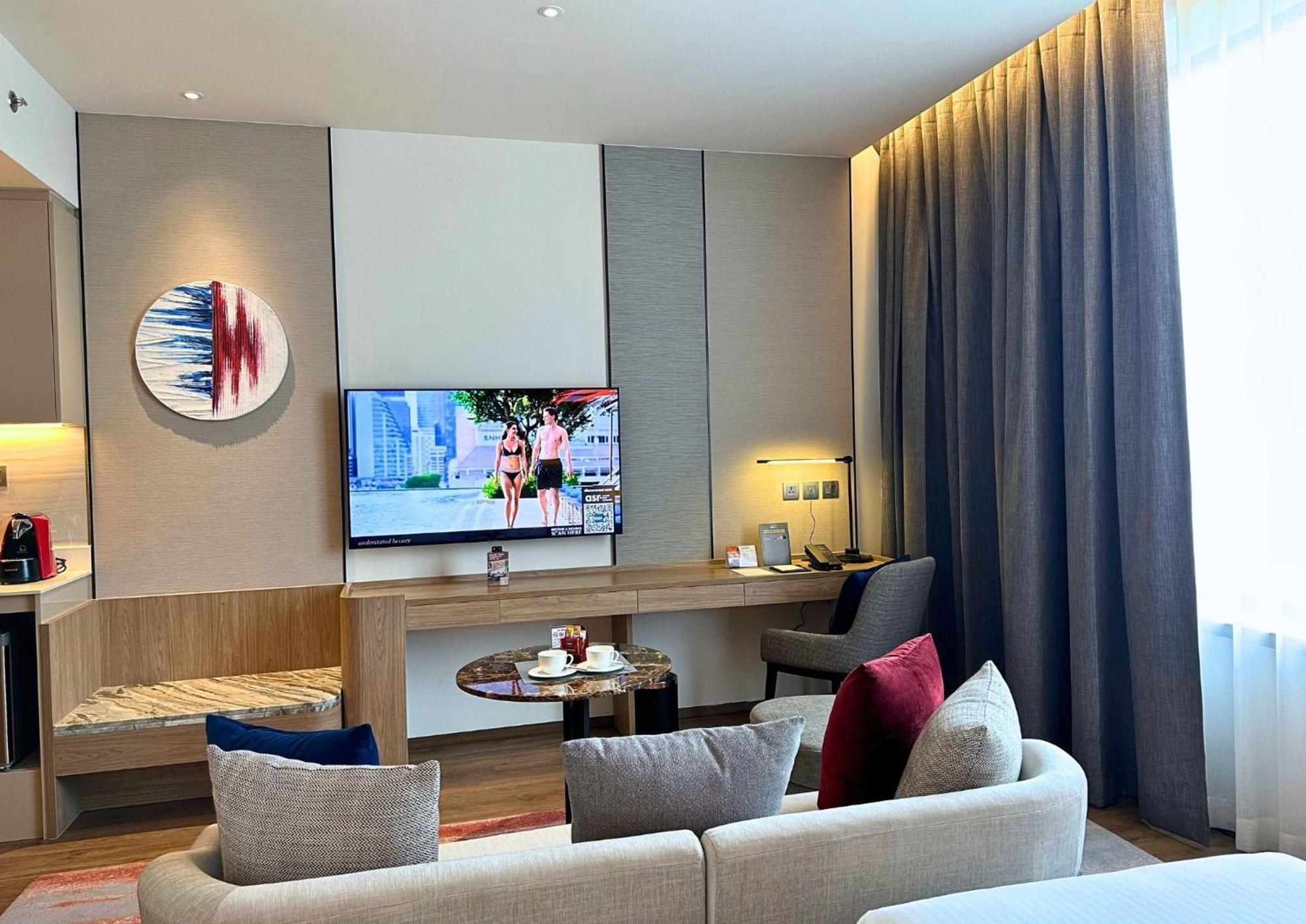 Ascott Embassy Sathorn Bangkok Hotel Kültér fotó A living room in a hotel