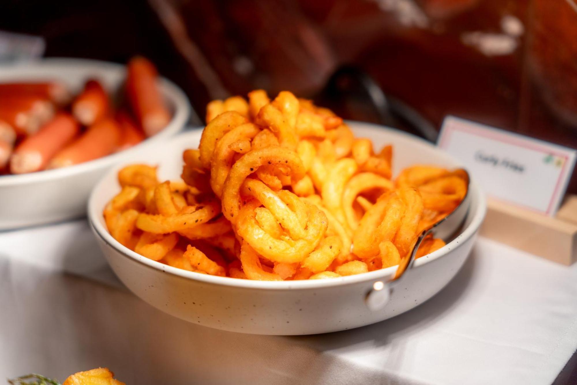 Ascott Embassy Sathorn Bangkok Hotel Kültér fotó A bowl of masala fries