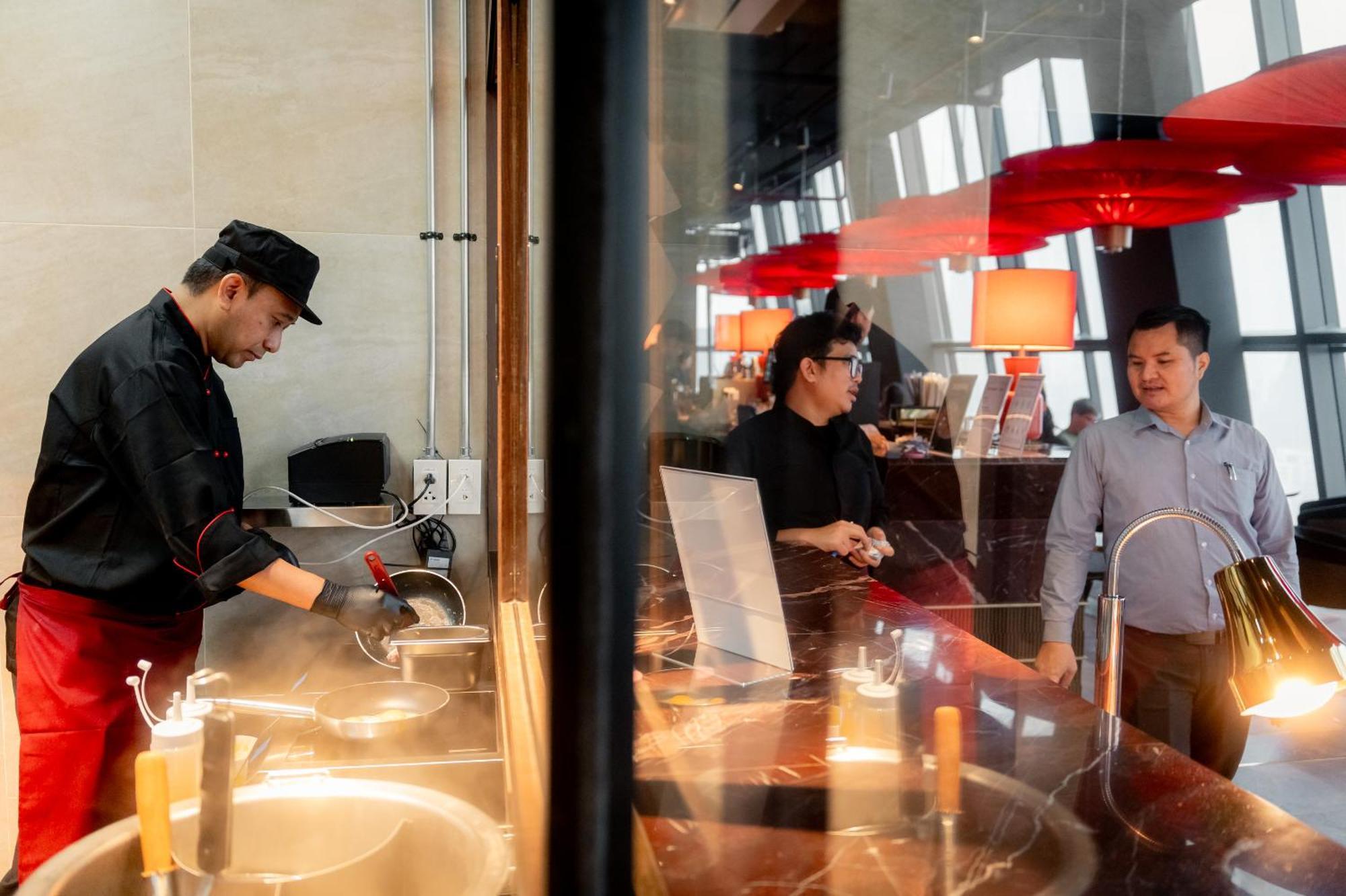 Ascott Embassy Sathorn Bangkok Hotel Kültér fotó A restaurant in Kuala Lumpur, Malaysia