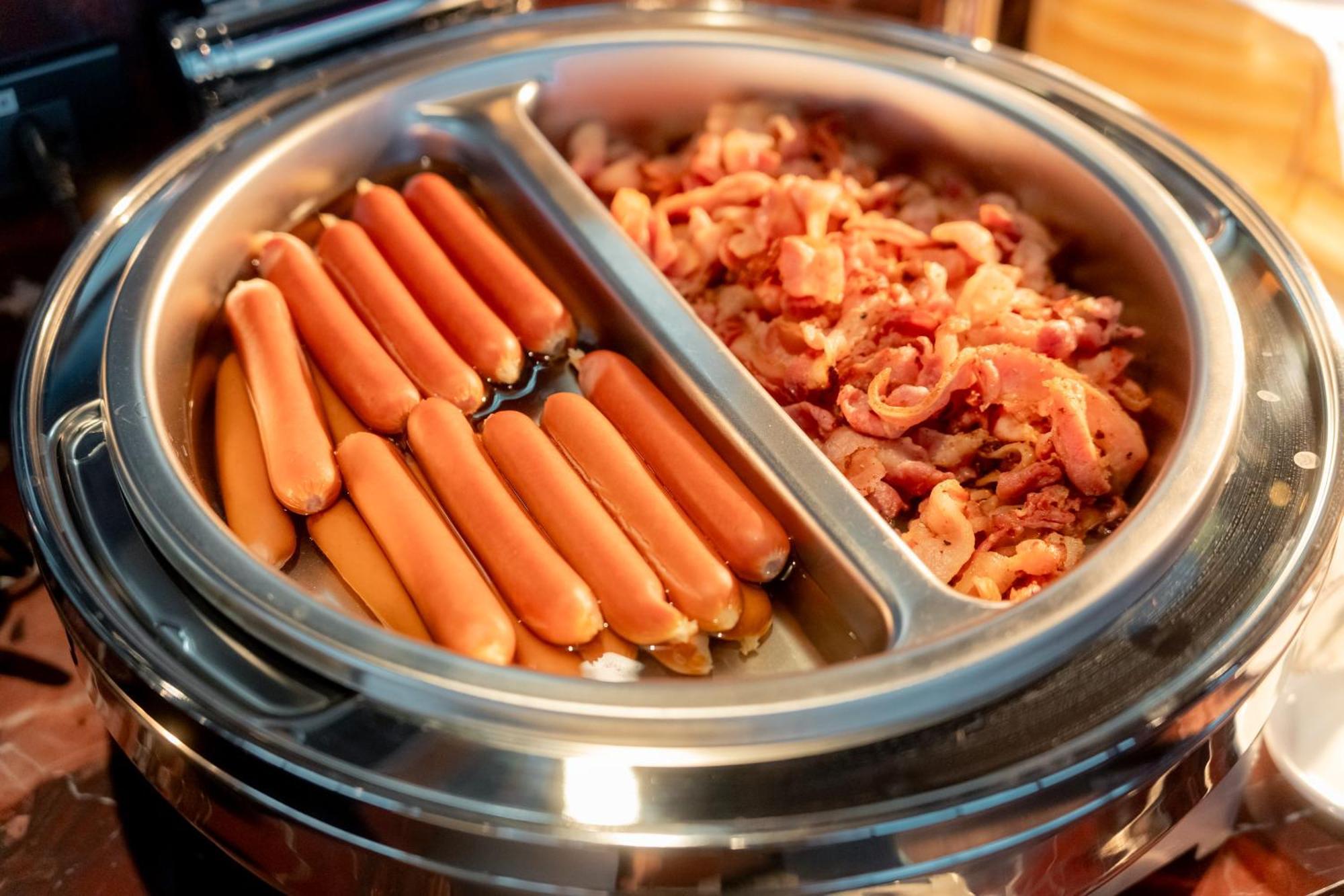 Ascott Embassy Sathorn Bangkok Hotel Kültér fotó A chafing dish with two compartments